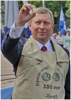 на празднике