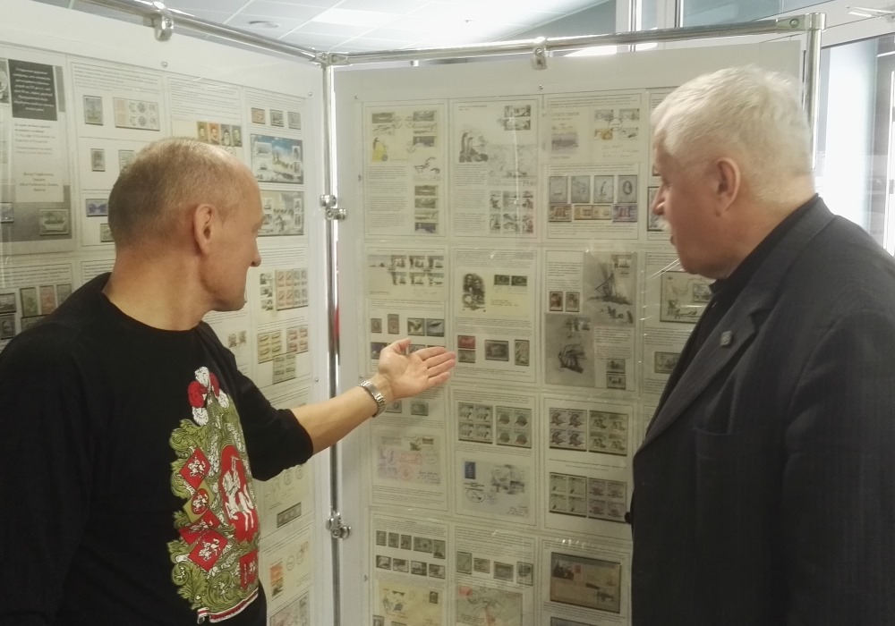 Выстава з паштовых марак, якія распавядаюць аб даследванні Арктыкі і Антарктыкі.