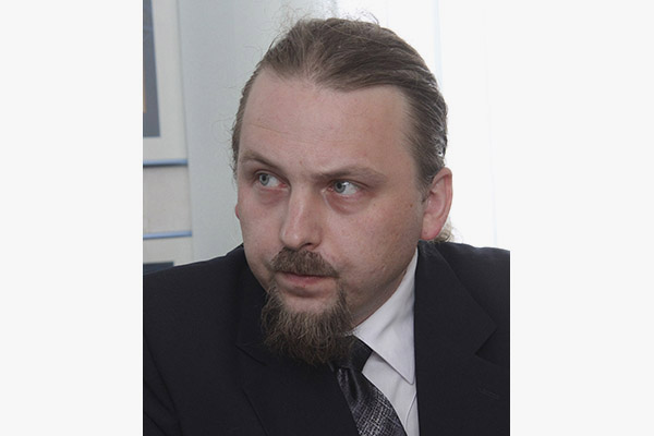 Рус­лан ВЕ­РА­МЕЙ.